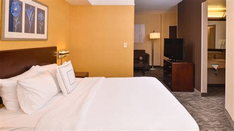 SpringHill Suites Pittsburgh Mills: spacious studio suites right outside Pittsburgh