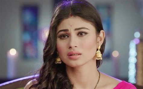 #NaaginFever: Five reasons why Mouni Roy makes an epic naagin! | Urban Asian