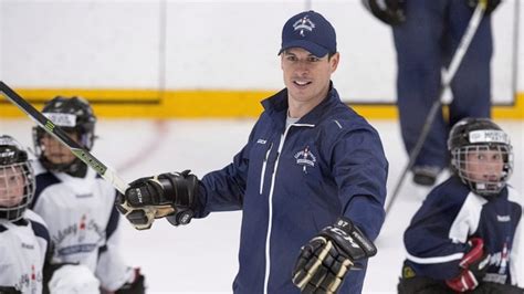 Sidney Crosby donates gear to hockey access programs in Nova Scotia | CBC News