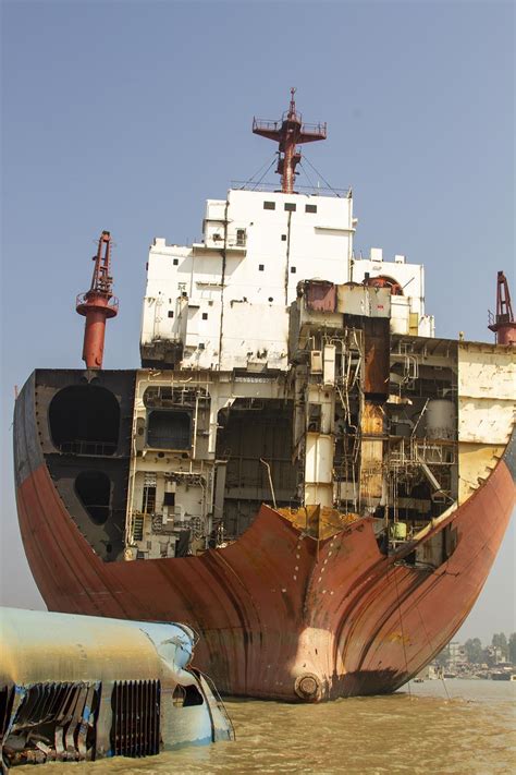 Chittagong shipbreaking yard - Travel and Explore BD