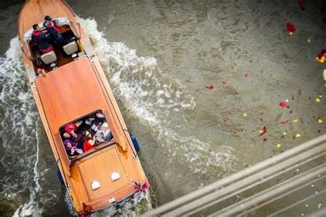 Thames Limo – Aktivitet, Sightseeing – Fulham/Hammersmith and Fulham ...