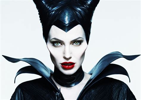 Maleficent Movie Staring Angelina Jolie Releases A New Trailer (video)