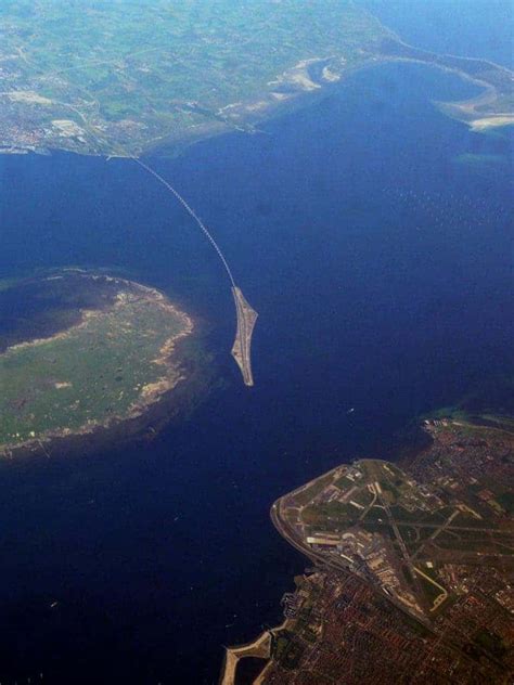 This amazing bridge-tunnel connects Sweden and Denmark