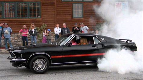 Classic Mustang doing a burnout at Jenkin's cruise-in & burnouts! - YouTube