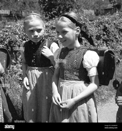 Deutschland 1930er jahre school kids in the black forest region hi-res ...