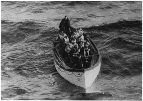 File:Photograph of a Lifeboat Carrying Titanic Survivors - NARA - 278337.jpg - Wikipedia, the ...