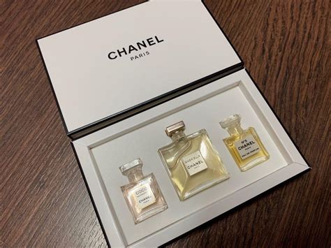 Chanel perfume miniature set - coco mademoiselle, gabrielle Chanel, N5 ...