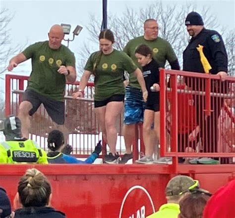 Saint Peter students take part in Polar Plunge fundraiser | Saint Peter Public Schools