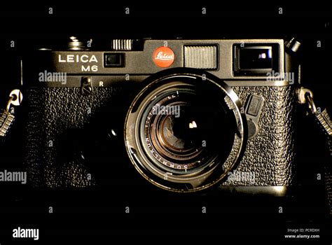 Leica M6 35mm film camera Stock Photo - Alamy