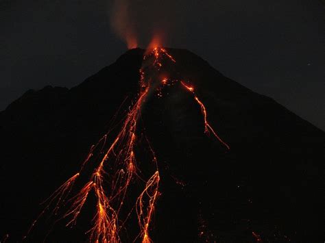 Arenal by night | Costa rica tour, Arenal volcano, Pelé