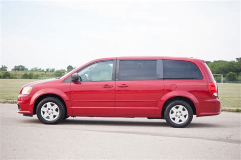 used-dodge-grand-caravan-for-sale-red (16 of 40) | Car Dealership in Philadelphia