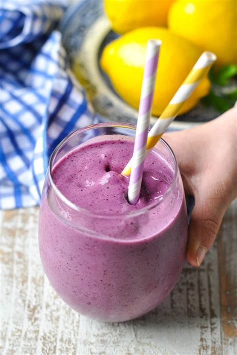 Banana Blueberry Smoothie - The Seasoned Mom