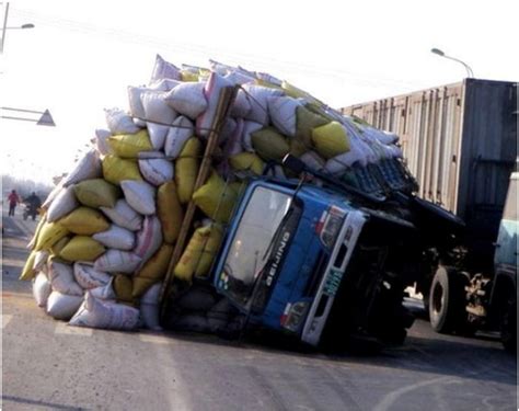 Truck overloaded. A little overloaded. | Funny pictures, Funny ...