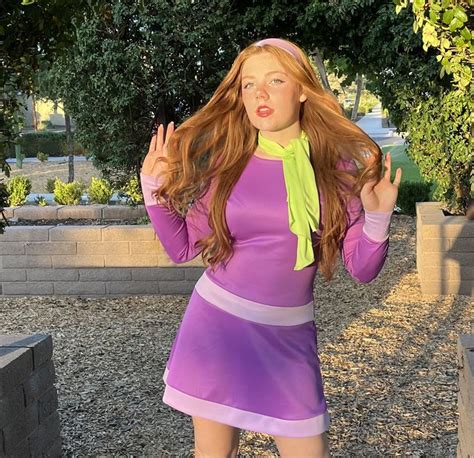 daphne? | Halloween outfits, Cosplay outfits, Pretty halloween costumes