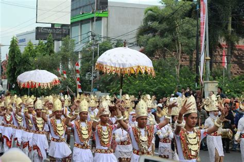 Dari Gunung, Lanjut ke Lampung Culture and Tapis Carnival