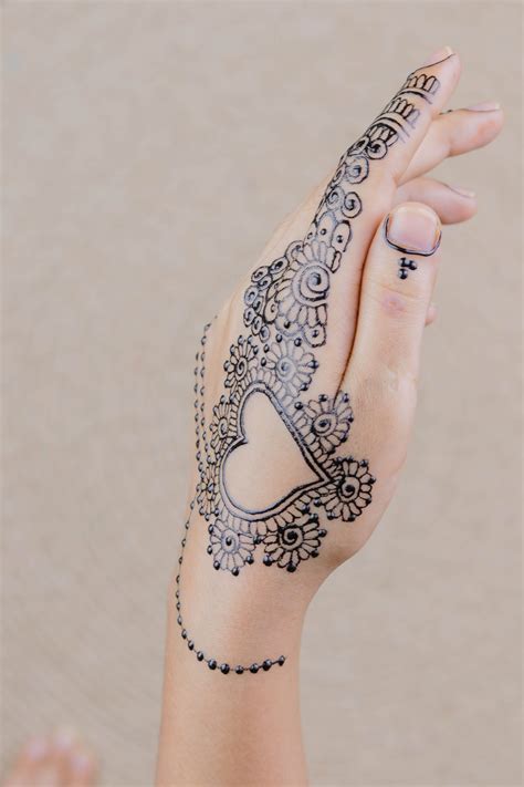 Free stock photo of arabic mehndi design, butterfly tattoo, easy mehndi design