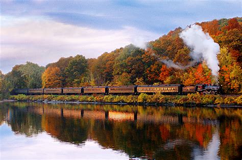 8 Best Fall Foliage Train Rides - Fall Leaf Peeping Train Tours