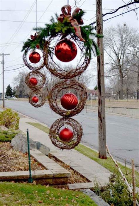 50 Cheap & Easy DIY Outdoor Christmas Decorations - Prudent Penny Pincher