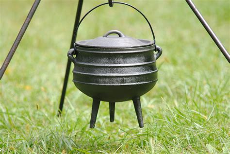 Potjie Pot Cauldron Size 1 Pure cast iron 3 quart Bean Pot – Annie's Collections