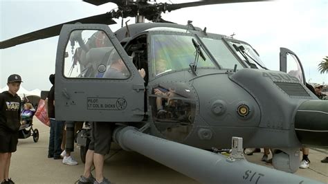 Rain didn't stop thousands from filling flight line on Day 1 of Miramar ...