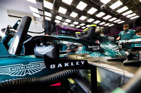 How Formula One Teams set up their Garage ? - BLEACHERS NEWS