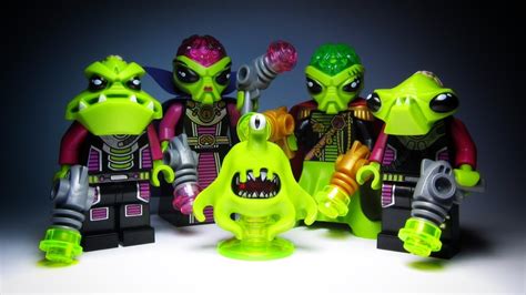 LEGO Minifigures - Alien Conquest by Mark “Smokebelch” Holden