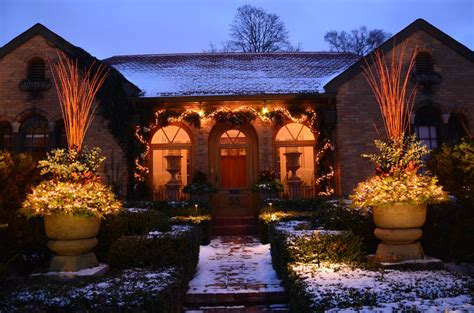 12 Best Outdoor Christmas Lights Displays for Your Yard