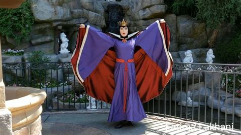 This Evil Queen in Disneyland is absolutely killing it - Good Morning ...