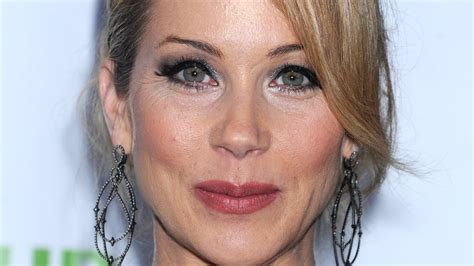 Christina Applegate had double mastectomy after cancer - ITV News