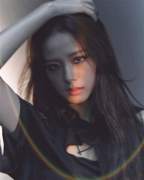 BLACKPINK’s Jisoo Just Went To The Dark Side, And Fans Are All For It