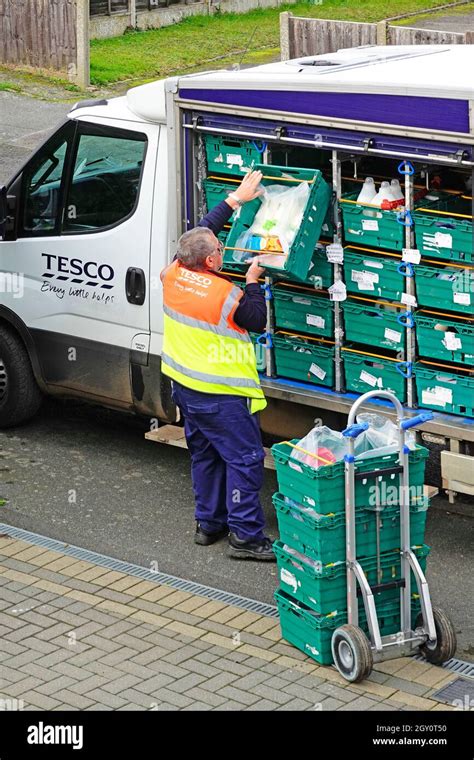 Tesco delivery crates hi-res stock photography and images - Alamy