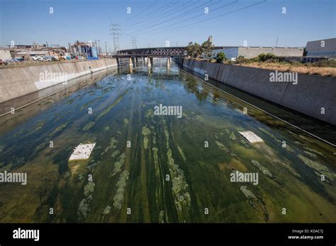 Railroad bridge over Los Angeles River, Downtown Los Angeles ...