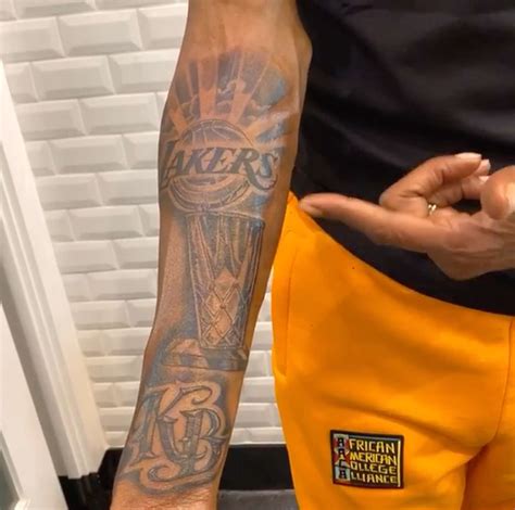 Snoop Dogg Gets a Lakers Tattoo Featuring Kobe Bryant's Initials ...