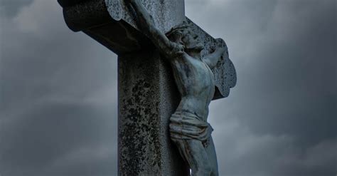 Sculpture of Jesus on Cross · Free Stock Photo