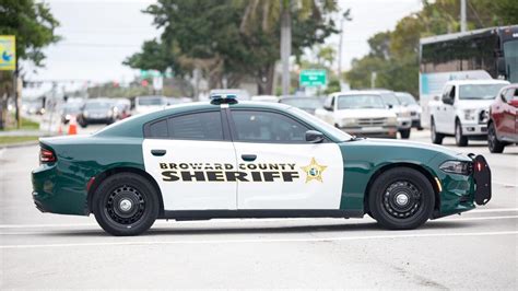 Deputies exchange gunfire with gunman in Broward County