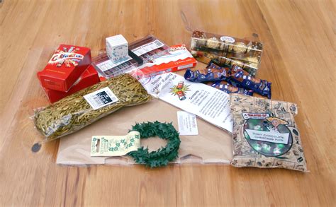 Homemade Christmas Crackers | A Blackbird's Epiphany - UK Women's ...