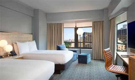 Rooms & Suites at New York Hilton Midtown in Manhattan - Official Site