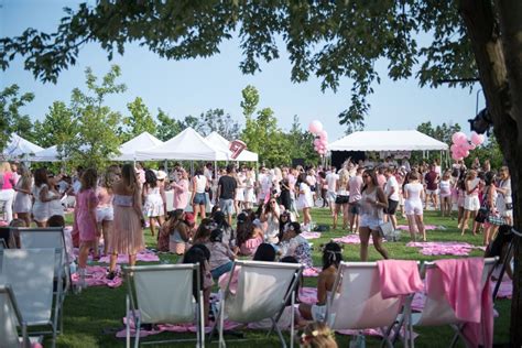 This Picnic Proved Rosé All Day Can Be More Than Just a Slogan - FASHION Magazine