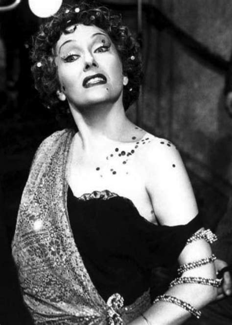 Norma Desmond (Sunset BLVD) | The Female Villains Wiki | Fandom