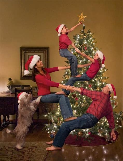 16 Family Christmas Photos That Are Full Of Win | Family christmas card ...