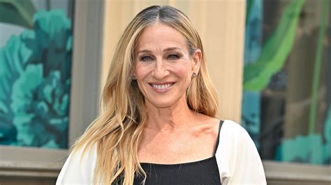 Sarah Jessica Parker Makeup 2023: Products She Uses For a Natural Look ...