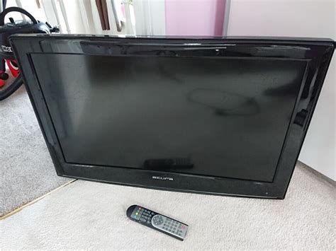 32 inch tv with wall mount | in Southampton, Hampshire | Gumtree