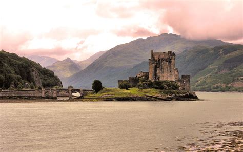 Scottish Castle Wallpaper - WallpaperSafari