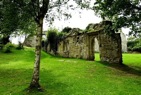 Wallingford Castle ruins in Oxfordshire - Around The World in 18 Years