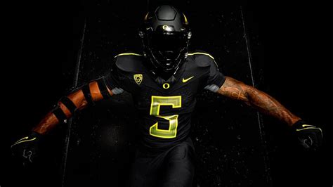 The best college football uniforms in Week 7 -- Lights out, honoring history and color ...