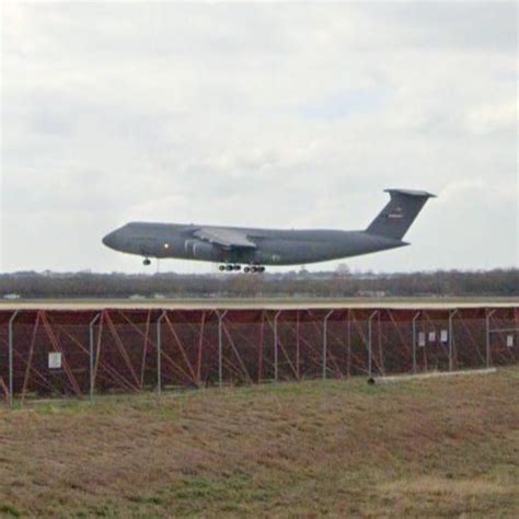 USAF C-5 Galaxy Landing in Lackland AFB, TX - Virtual Globetrotting