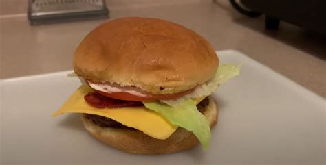 Wendy's Junior Bacon Cheeseburger (Copycat) Recipe - Recipes.net