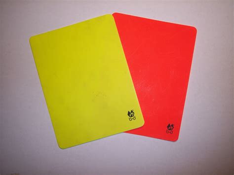 File:Rot und Gelb (Fußball)-red and yellow card (Soccer).jpg ...