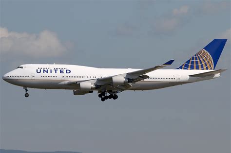 File:United Airlines Boeing 747-400 KvW.jpg - Wikipedia