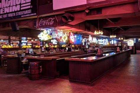 Billy Bob's Texas Honky Tonk Dinner and Photo Package